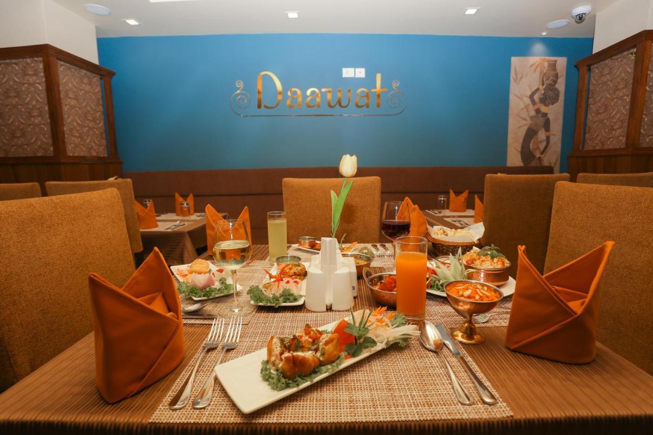 ยาตรี สวีท แอนด์ สปา Hotel กาฐมาณฑุ ภายนอก รูปภาพ