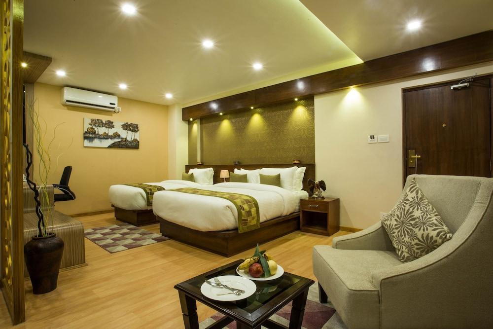 ยาตรี สวีท แอนด์ สปา Hotel กาฐมาณฑุ ภายนอก รูปภาพ