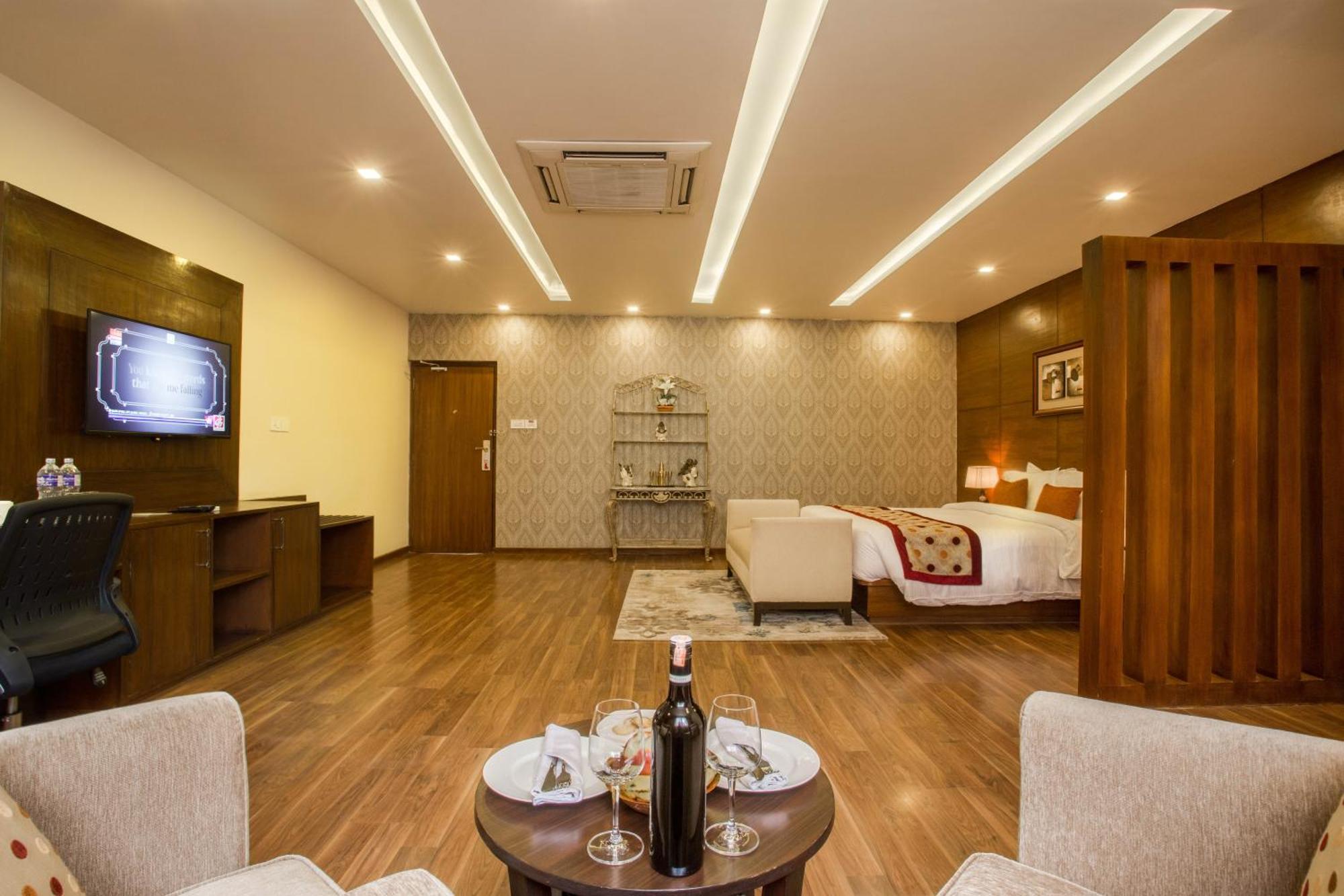 ยาตรี สวีท แอนด์ สปา Hotel กาฐมาณฑุ ห้อง รูปภาพ