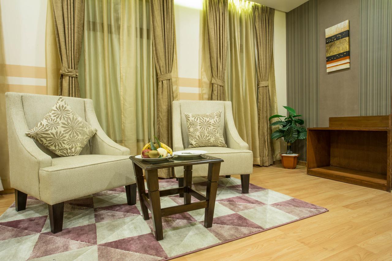 ยาตรี สวีท แอนด์ สปา Hotel กาฐมาณฑุ ภายนอก รูปภาพ