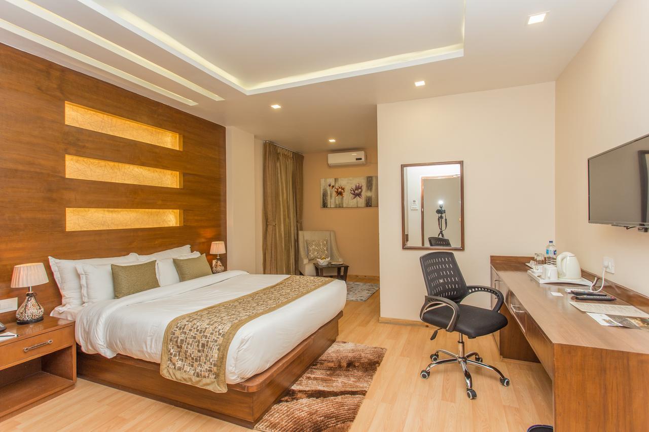 ยาตรี สวีท แอนด์ สปา Hotel กาฐมาณฑุ ภายนอก รูปภาพ