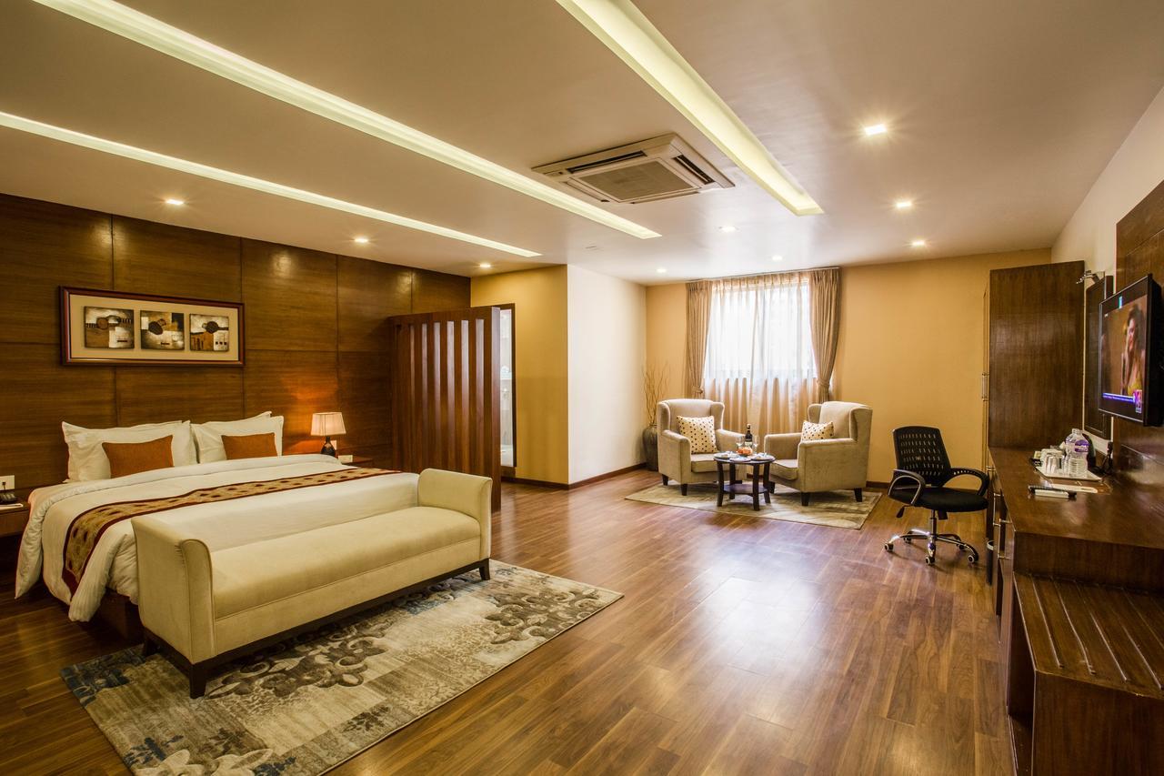 ยาตรี สวีท แอนด์ สปา Hotel กาฐมาณฑุ ภายนอก รูปภาพ