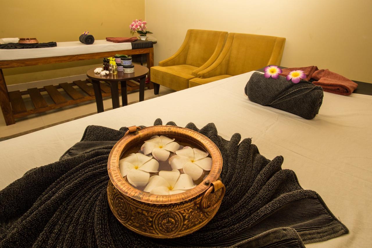 ยาตรี สวีท แอนด์ สปา Hotel กาฐมาณฑุ ภายนอก รูปภาพ