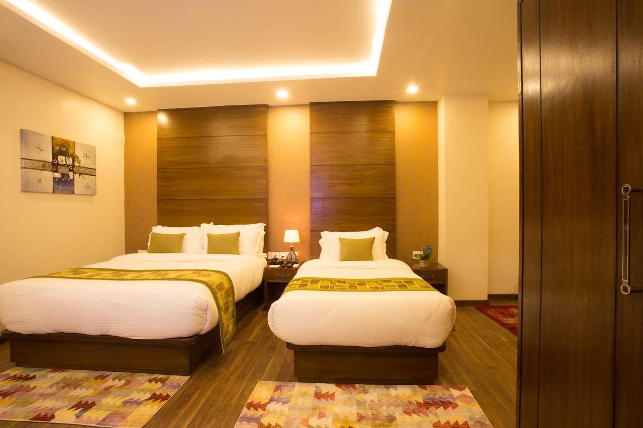 ยาตรี สวีท แอนด์ สปา Hotel กาฐมาณฑุ ภายนอก รูปภาพ