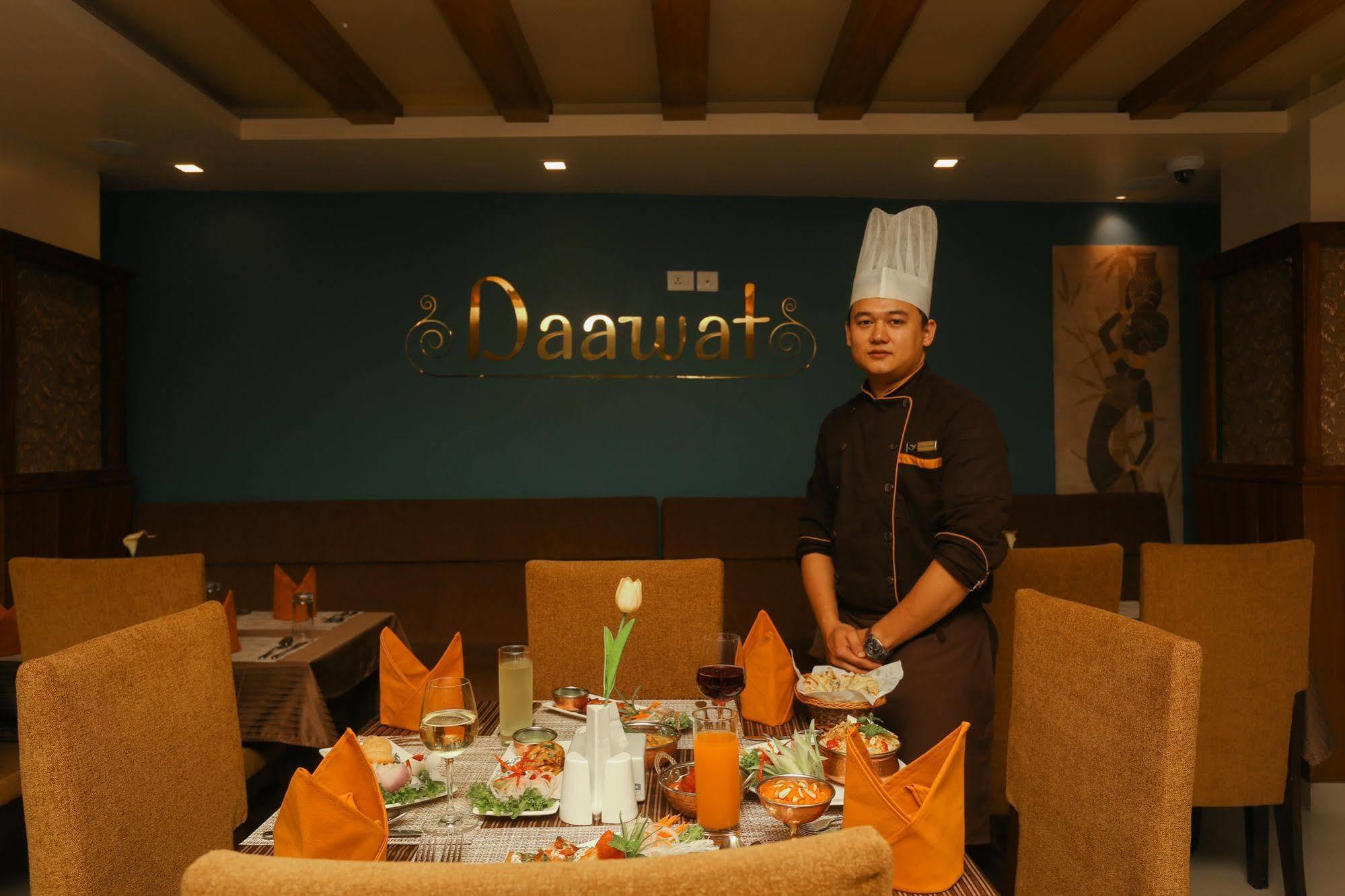 ยาตรี สวีท แอนด์ สปา Hotel กาฐมาณฑุ ภายนอก รูปภาพ