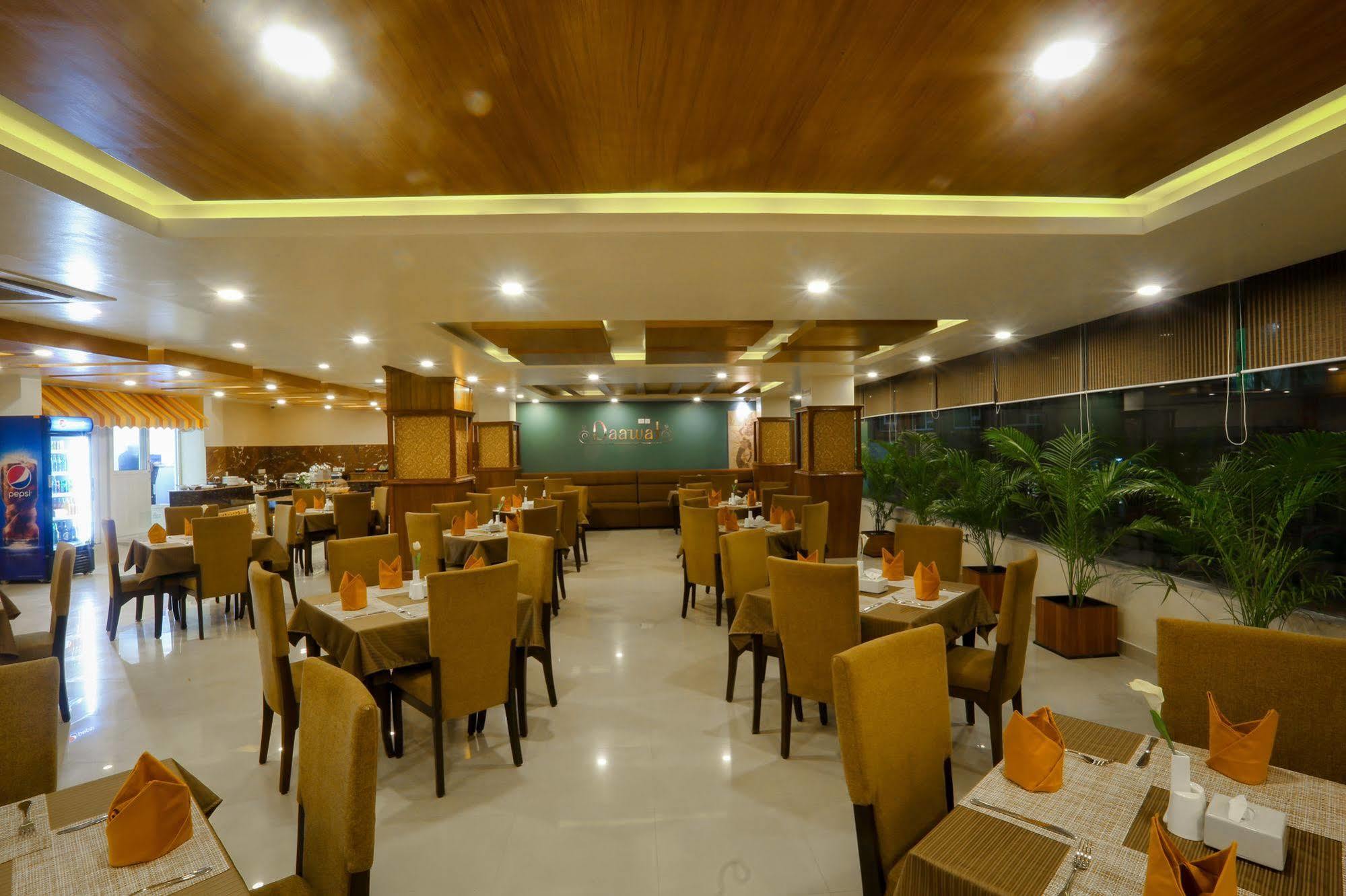 ยาตรี สวีท แอนด์ สปา Hotel กาฐมาณฑุ ภายนอก รูปภาพ